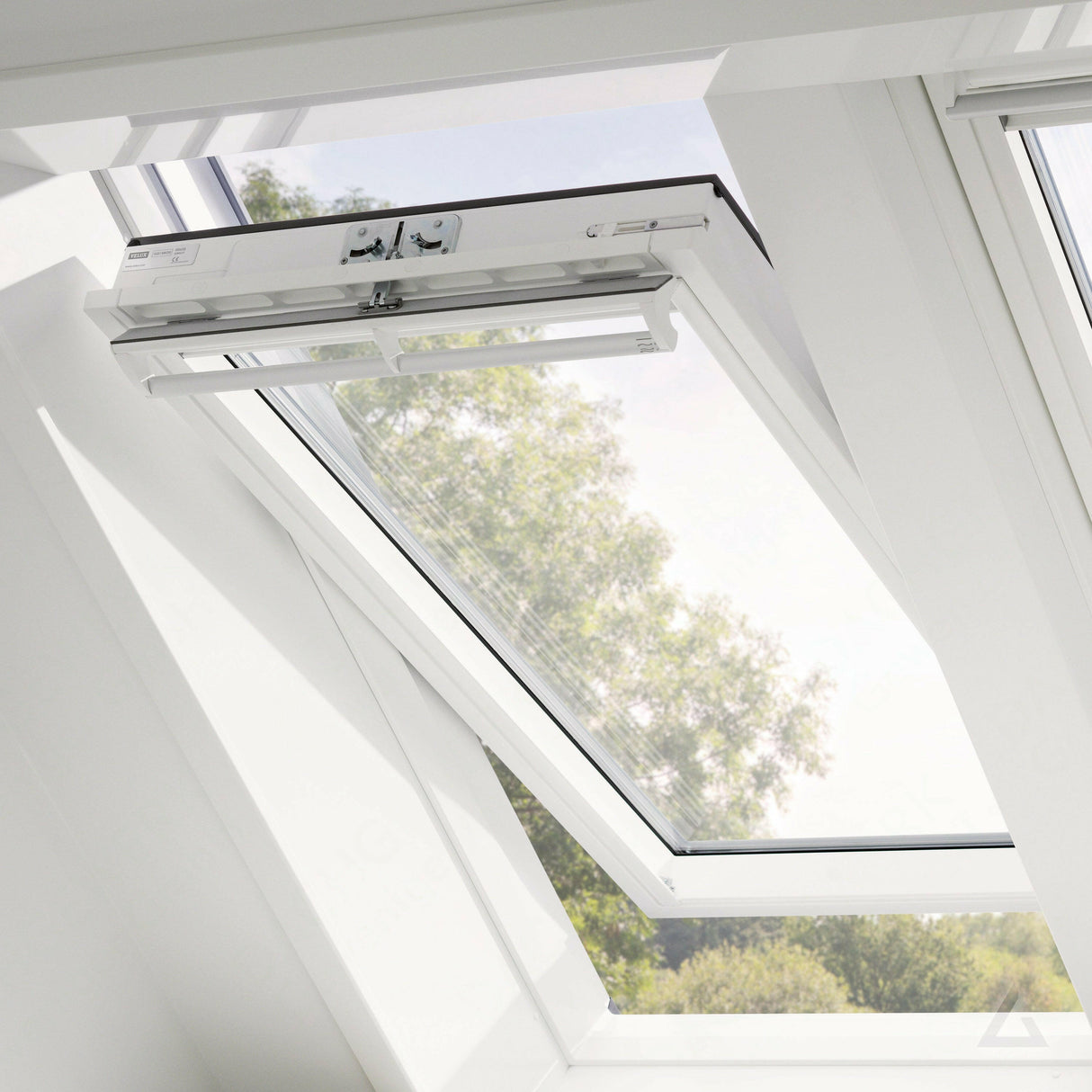 78x118 cm VELUX GGU MK06 0366 Manual Centre-Pivot Roof Window | White Polyurethane Maintenance Free | Triple Glazed.